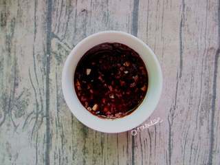 2、叉烧鸡排饭,煮稠后再用水淀粉勾芡即可。