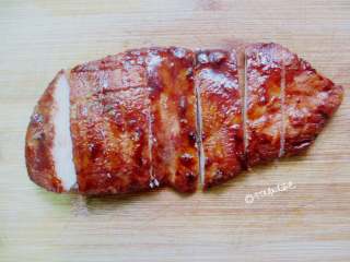 6、叉烧鸡排饭,好后，取出待表面温度降下来后，切片