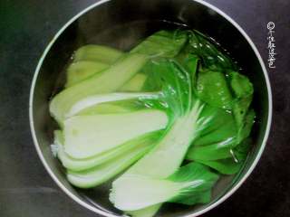 7、叉烧鸡排饭,叉烧饭少不了烫青菜和荷包蛋