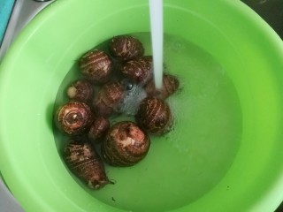1、芋饺,小芋仔清洗干净
