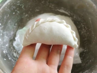 24、芋饺,再捏点花边