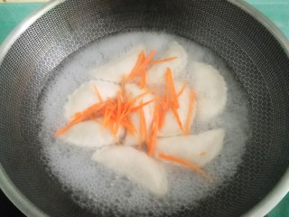 29、芋饺,放一丢丢红萝卜丝,再加点盐