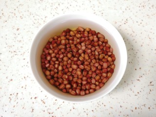 2、红豆汤圆,前一天晚上用水泡上。