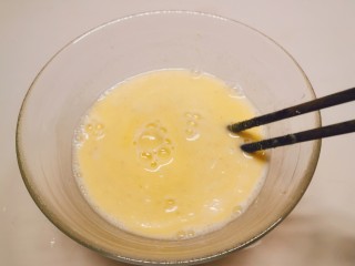 5、玉米面糊糊,充分搅拌至无干粉 