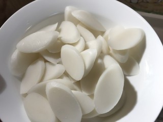 13、螃蟹炒年糕,年糕选者片状的比较好入味