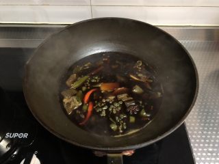 11、麻辣卤小龙虾,关火将调料浸泡一夜