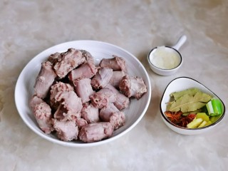 5、麻辣鸭脖,准备工作完成。