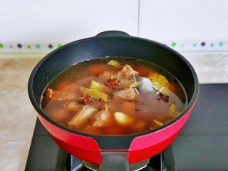 12、麻辣鸭脖,加入纯净水，适量多一点。