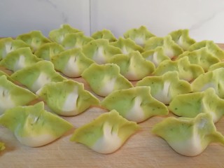 17、猪肉白菜水饺,这么多白菜饺子,看起来是不是很壮观。