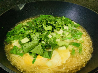 13、荷包蛋焖面,加青菜