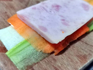 8、西胡芦蛋糕,西胡芦铺底，红萝卜第二层，最后放上午餐肉片