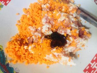 4、元气馄饨,加入一勺蚝油