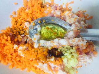 7、元气馄饨,加入一勺香油锁住味道