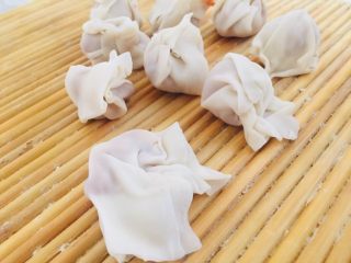 12、元气馄饨,形态各异的馄饨