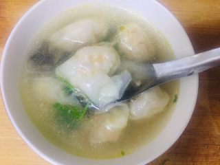 19、元气馄饨,看，汤汁饱满