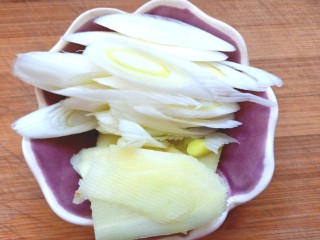 4、香辣毛豆,葱姜切片