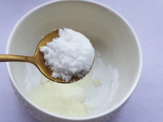 3、冰皮月饼,糖粉。