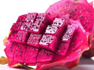 3、彩色水饺,红心火龙果切块