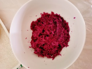 7、紫薯椰蓉球,碾压成泥状