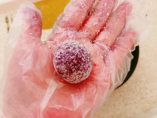 13、紫薯椰蓉球,紫薯球沾满了椰蓉