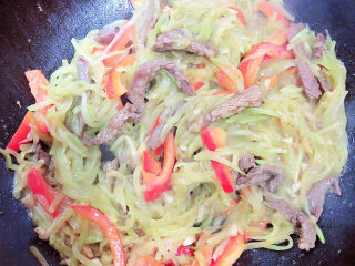 15、莴笋炒牛肉,可以出锅啦！