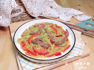 17、莴笋炒牛肉,配上一碗米饭，享受美食吧。