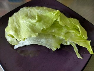 1、早餐卷饼,生菜洗净备用