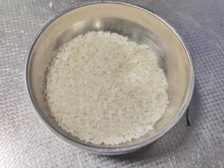 1、红薯南瓜粥,准备大米