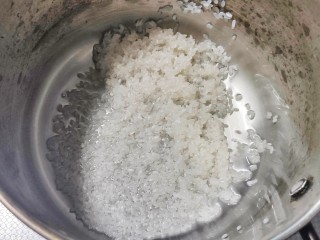 4、红薯南瓜粥,大米洗净