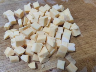 9、红薯南瓜粥,切成小丁