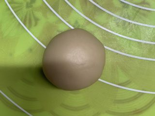 16、红枣酥,封口朝下整理成圆。