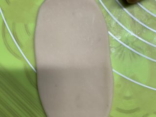 18、红枣酥,擀长舌状。