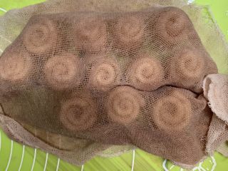 23、红枣酥,湿布覆盖醒发半小时。