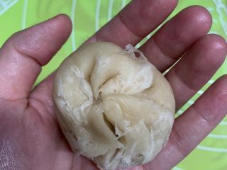 29、红枣酥,包包子一样包起来。