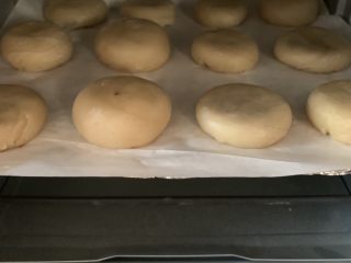 33、红枣酥,放中层180℃烤20分钟。