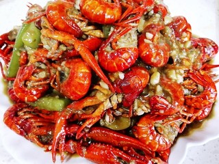 10、蒜香小龙虾,蒜香小龙虾就做好了。