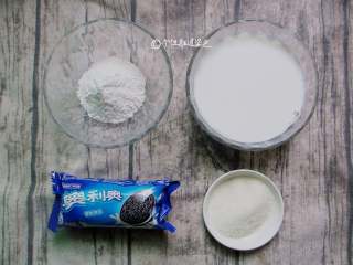 1、鲜奶麻糬,准备牛奶，木薯粉，奥利奥，糖