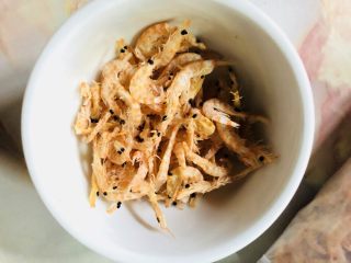 8、豇豆烧茄子,虾米洗净备用