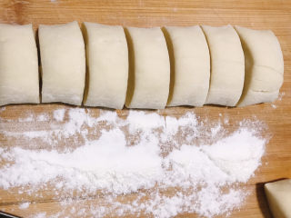 4、花样馒头,搓成长条