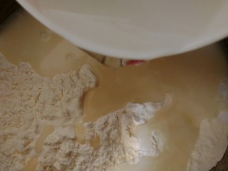 2、酸菜肉丝面,加大半碗清水(面和水的比例是2：1)