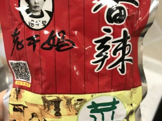 7、香辣皮皮虾,老干妈香辣菜，超市一般都有卖，放这个可以不用放盐了