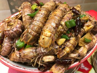 12、香辣皮皮虾,装盘出锅啦