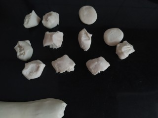 11、咸蛋黄糯米烧麦,也可以用手揪剂子，原谅我揪的不咋地；