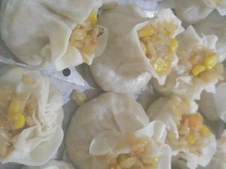 20、咸蛋黄糯米烧麦,蒸锅大火蒸烧麦，上汽8-10分钟，看你包的烧麦大小；