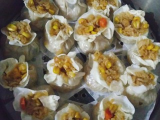 21、咸蛋黄糯米烧麦,蒸熟开吃~