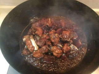 16、糖醋小排,继续小火慢慢收汁...