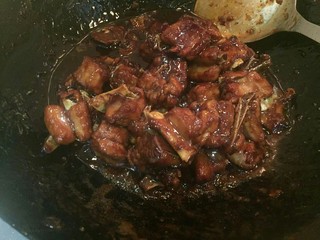 17、糖醋小排,最终段这样子亮晶晶的就可以啦。