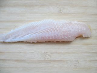 1、香煎龙利鱼,龙利鱼洗净，