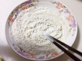 6、一朵开了花的菇  油炸椒盐金针菇,混合均匀。