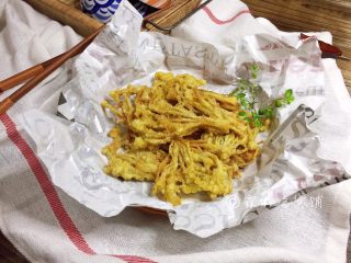 13、一朵开了花的菇  油炸椒盐金针菇,完成。